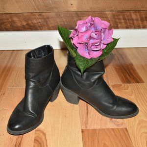 Madden Girl Black ankle Booties